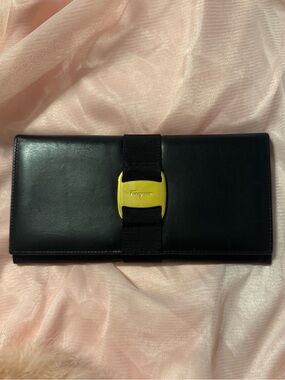 Salvatore Ferragamo Black Leather Wallet with Gold Vara Buckle
